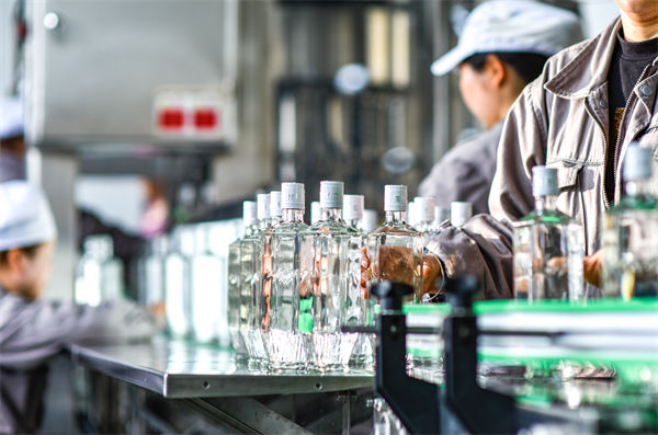 製造業管理分析：外（wài）貿廠家緊（jǐn）急召回員工三班倒趕工