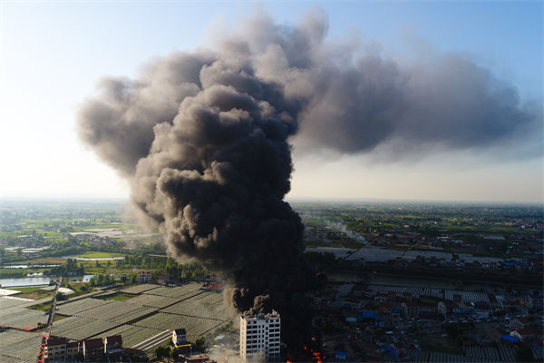 山東化工廠爆炸後（hòu）樓房僅剩框架，對製造業有何啟（qǐ）示？