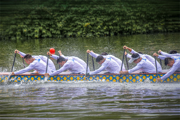 起猛了龍舟都能蹦迪了，企業文化對此有何啟示？