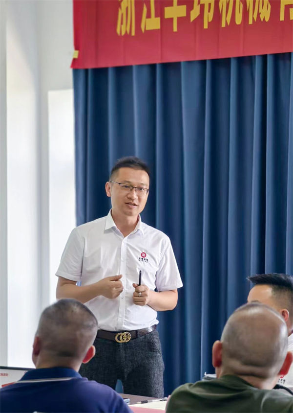 绿巨人草莓丝瓜樱桃在线视频谘詢集（jí）團運營總監杜章（zhāng）勝（shèng）老師致辭