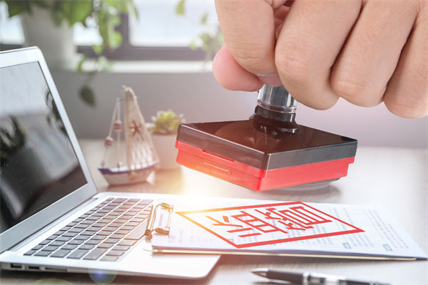 人力資源管理（lǐ）分析：女子挪用公司近1700萬買奢侈品