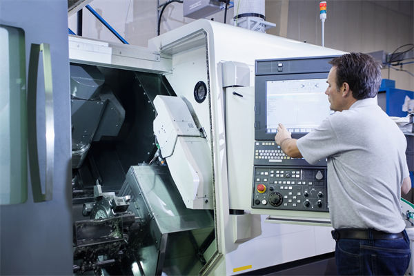 精益管理在提升產品質量方麵（miàn）有（yǒu）哪些具（jù）體策略和方法？