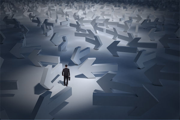 高層沉迷戰略藍圖，執行層落地（dì）時為（wéi）何偏離航道？