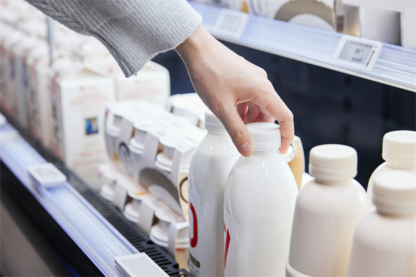 常溫純牛（niú）奶中禁止添加複原乳，集成（chéng）供應鏈（liàn）怎麽看？