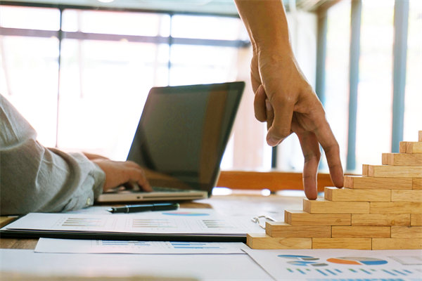 哪個（gè）年度（dù）經營計劃管理谘詢公司最可靠，可助企業落地目標？