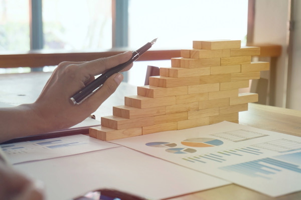 青島年度（dù）經營計劃谘詢公司哪家（jiā）好（hǎo），能製定可落地的經（jīng）營目標（biāo）？